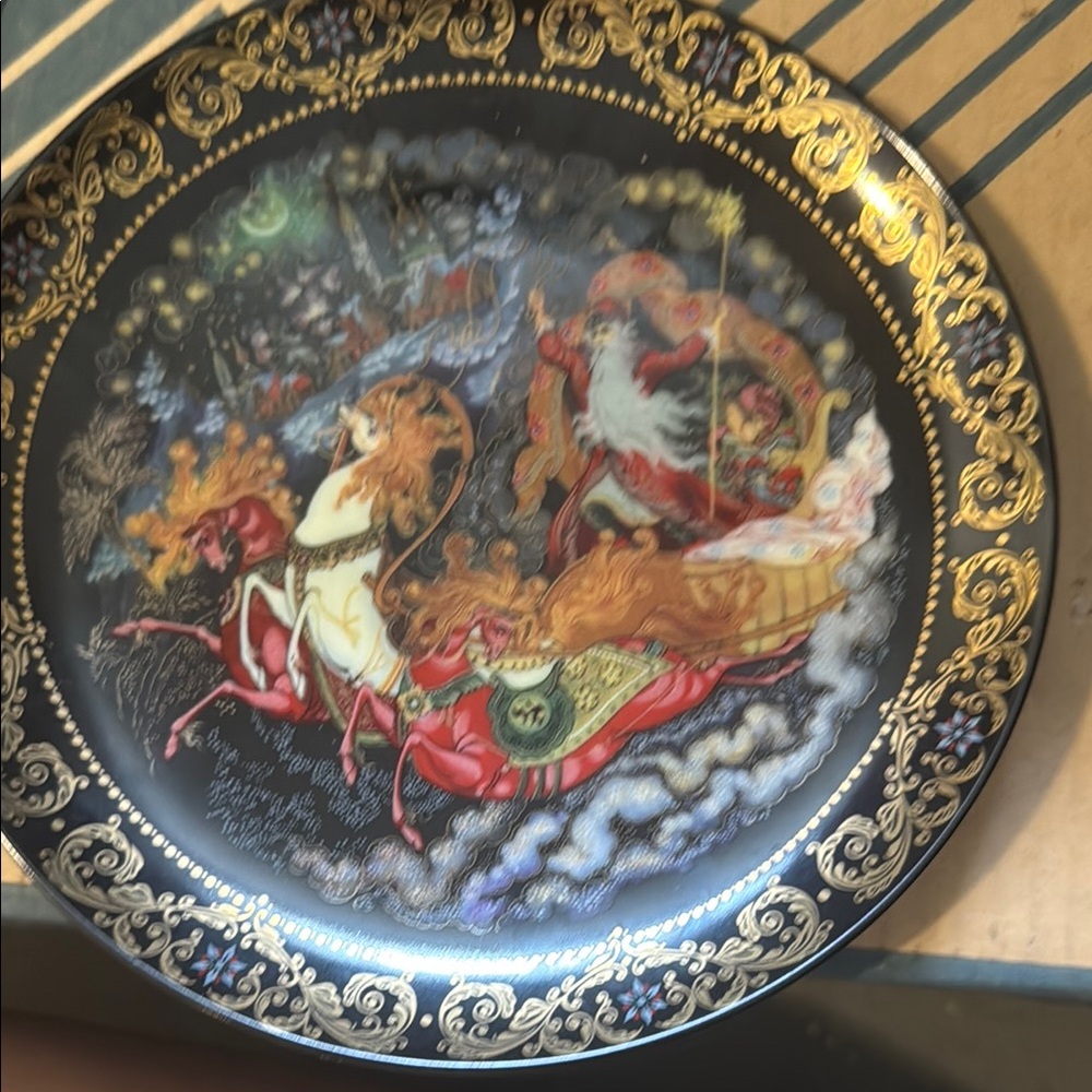 Return of Father Christmas Hamilton Collection Decor Plate